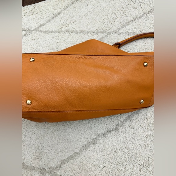 Mark & Graham Tan Leather Shoulder Bag with Gold Chain and Two Additional Straps - Picture 4 of 8